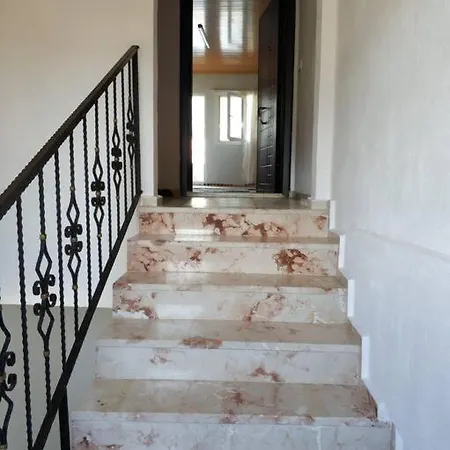 Klimali Ferah Doga Manzarali Mobilyali Genis Balkonlu Tum Daire *